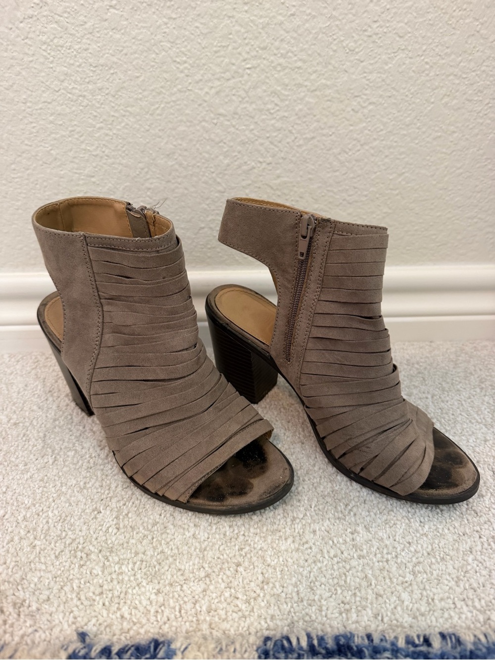 mia gray wedge heels